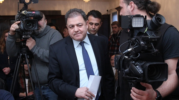 Ненчев: Всичко в парламента е в ръцете на Ахмед Доган