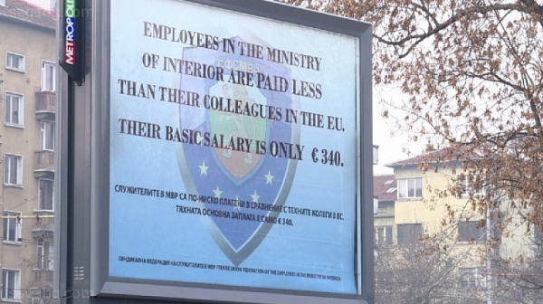 Борисов призна за сваления билборд и излъга за КТБ, АЕЦ и Мариците