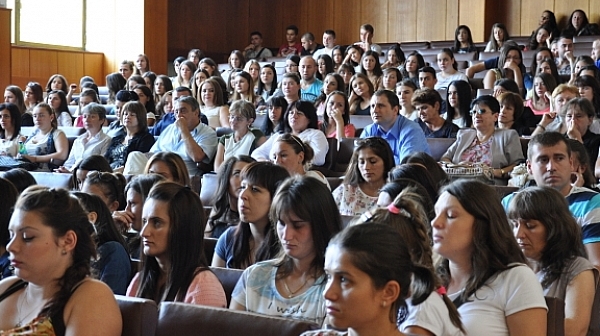 Над 1000 кандидат-студенти на изпита по математика в СУ