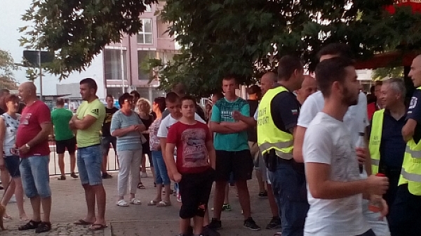 В Асеновград пак протестират против циганите, блокираха кръстовище