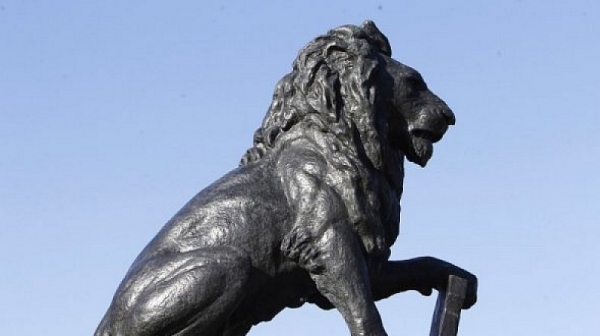 Лъвът от войнишкия мемориал вече е пред НДК