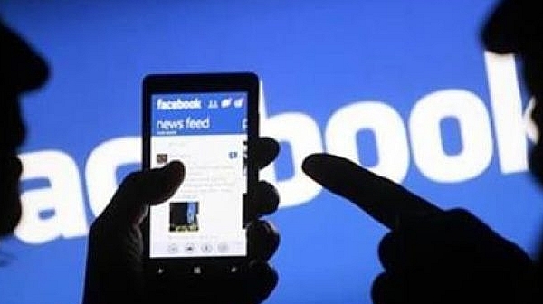 Фейсбук преглежда седмично над 6,5 милиона съобщения с възможни фалшиви профили