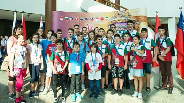 Български математици спечелиха 47 медала на олимпиада в Тайланд