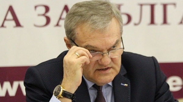 Румен Петков към Юнкер: Върнете ни парите!