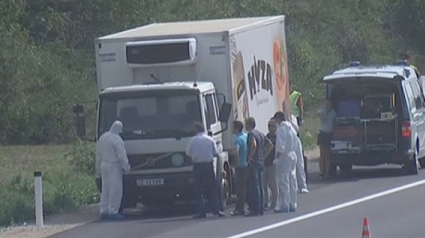 Трима българи получиха 25 г. затвор в Унгария заради 71 мъртви бежанци в камион