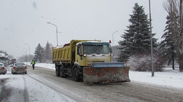 Започва организацията за зимното почистване на пътищата