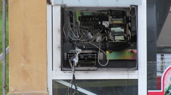 Арестуваха трима за обира на банкомат в Стара Загора