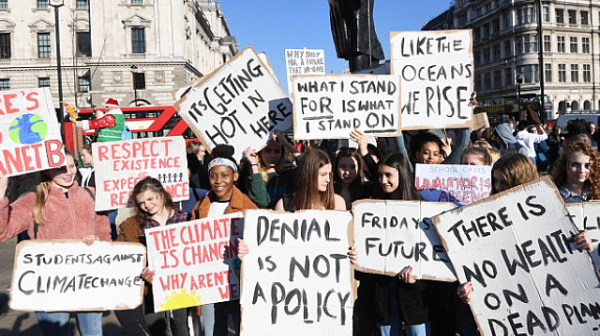 С протести деца поискаха политиците да реагират на климатичните промени