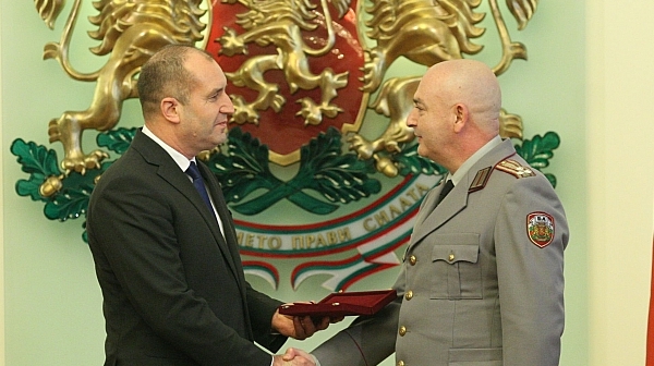 Президентът назначи полковник Мутафчийски за началник на ВМА