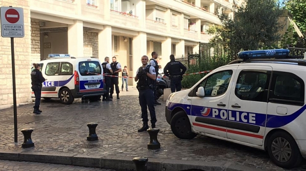 Заловиха терориста, ударил с кола френски военни в Париж