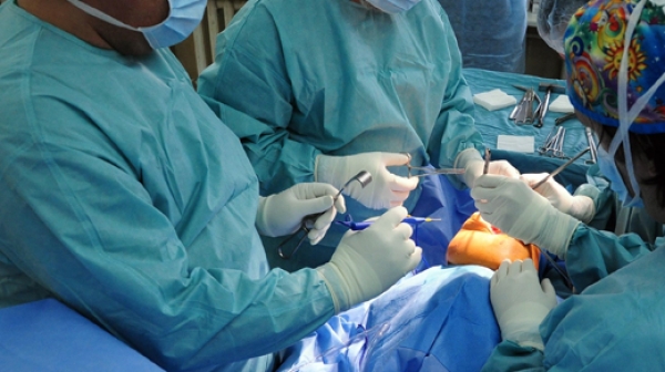 За първи път в България са извършени 2 безкръвна операции на аортна клапа