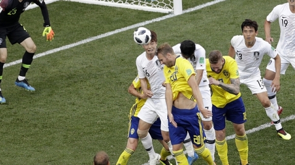 Дузпа осигури първа победа на Швеция