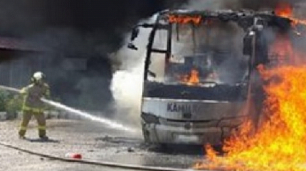 Автобус се запали на магистрала в Турция, 2 деца и 3 възрастни загинаха