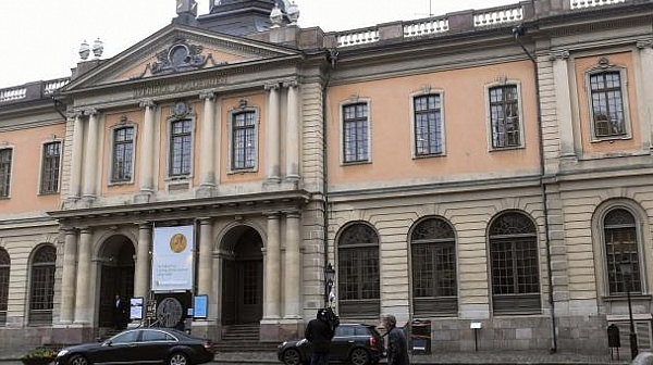 Още 4-ма напускат академията за Нобеловите награди