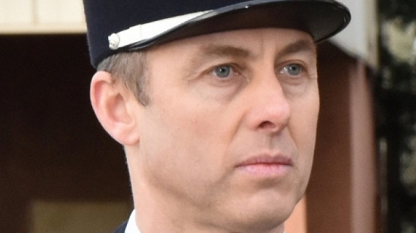 Франция изпрати с почит убития от терорист жандармерист Арно Белтрам