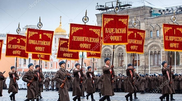 Голям парад в Москва за 7 ноември - маршируваха ”бойци от 1941”