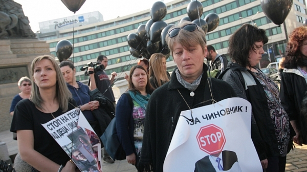 Майки: Извинението на Симеонов е изпросено, протестите продължават