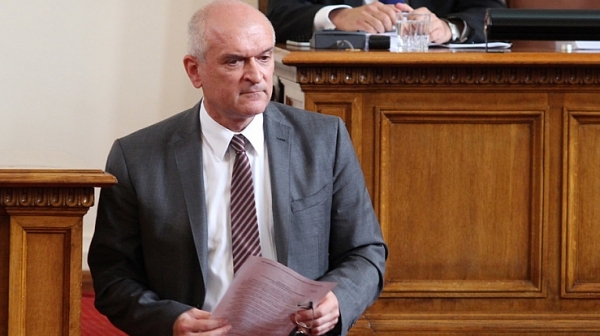 Председателят на парламента Димитър Главчев хвърли оставка