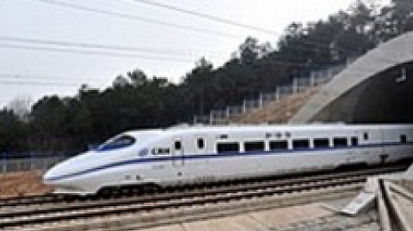 Китай изпитва високоскоростен влак ”Фусин”, дълъг 415 метра