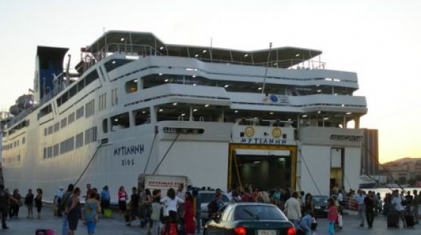 Фериботите в Гърция пускат котва на 3 септември