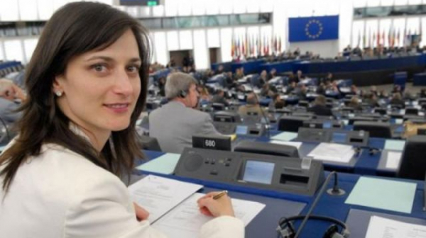 КПКОНПИ „изпра“ и Мария Габриел – евродепутатите не заемали публична длъжност