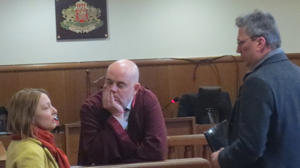 Журналисти притиснаха Лазов с неудобни въпроси, прокурор Гешев го брани