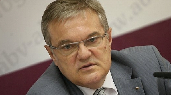 Р. Петков: С отнемане на лиценза на ”Емко” властта съсипва военната индустрия