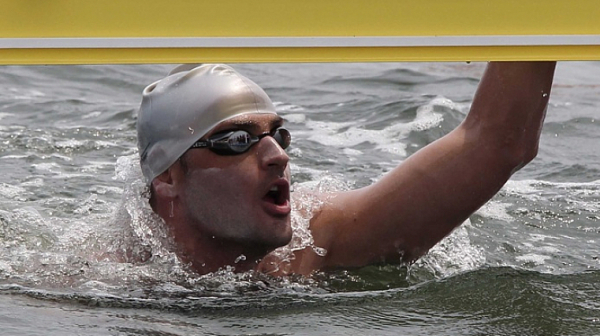 Гордост! Петър Стойчев стана световен шампион по ледено плуване