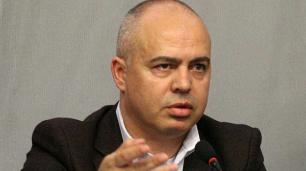Георги Свиленски: Оставките ”купуват” още малко политически живот на Борисов