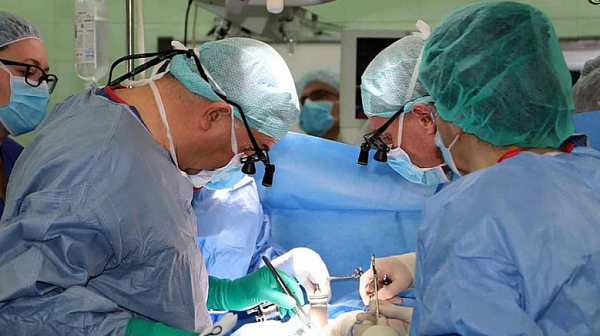 Лекари от ВМА и „Пирогов” направиха уникална операция на бебе с рядък рак