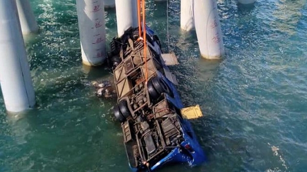 Ужасяваща трагедия: 18 души се удавиха, след като автобус падна в Черно море
