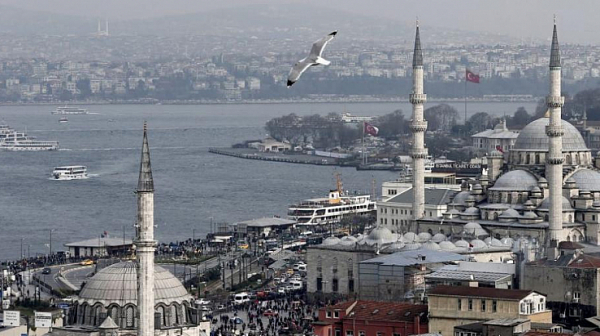 Двама загинали и десетки ранени след земетресението в Западна Турция