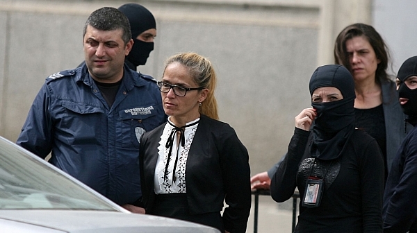 Оставиха в ареста Иванчева, заместничката й и посредника