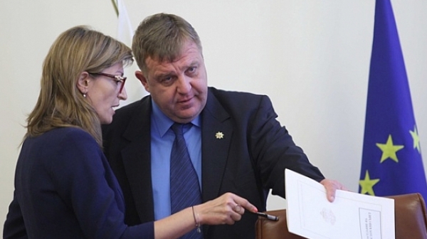 EURACTIV: Вицепремиер, министър и евродепутат са замесени в продажба на български паспорти