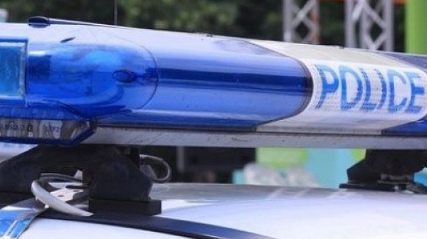Полицаи простреляха мъж нападнал съседите си в Царево