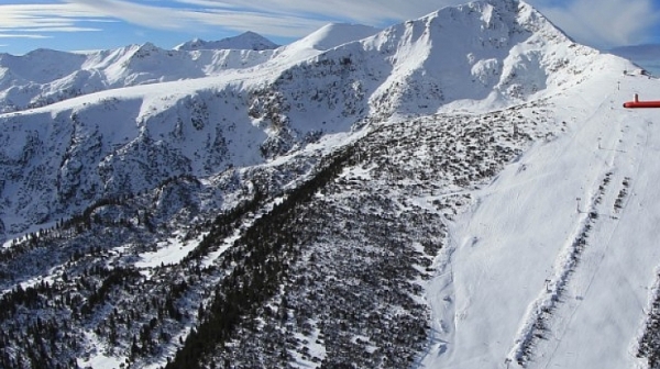 Спасяват тежко пострадали над ски зона Банско