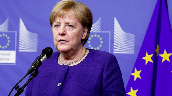 Меркел кани Мицотакис в Берлин