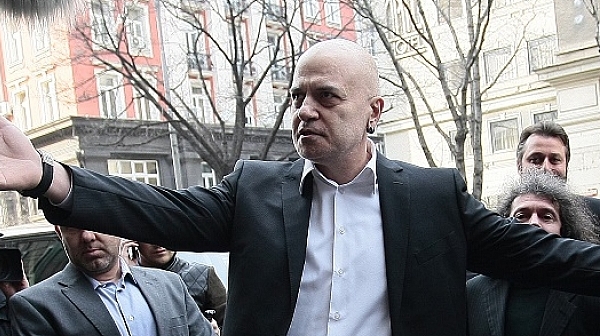 Слави Трифонов: Бойко е фалшив политик и лъжец, уплаши се, че ще го съдя!