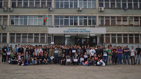 Родители: МОН убива най-доброто техническо училище в България