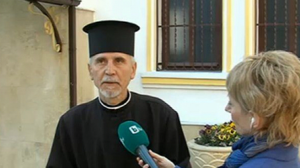 Протест в Петрич, хората си искат отстранения свещеник