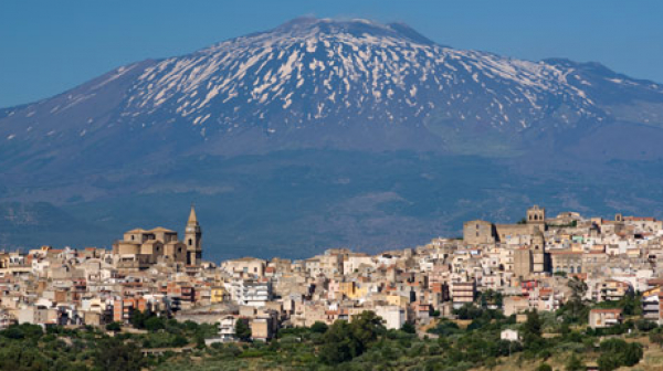 Вулканът Етна изригна отново
