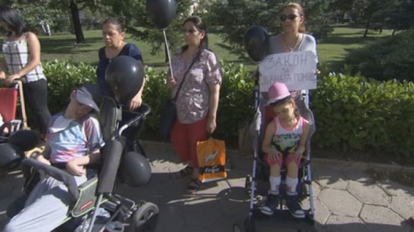 Депутатите игнорираха протестите на майките с увреждания