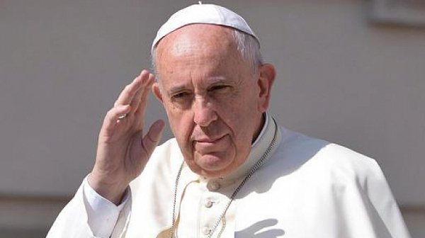 Папата ще даде първо причастие на 242 деца в Раковски