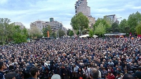 Мощни протести в Армения срещу Серж Саркисян