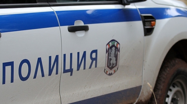 Тумба роми нападна полицаи в Сливен