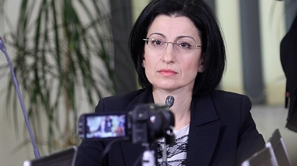 Соня Найденова хвърля ръкавица на Цацаров: Атакувайте скандална привилегия на ВСС!