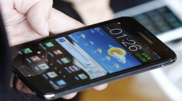 Половината българи проверяват смартфоните си по няколко пъти в час