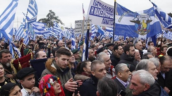 Гръцки националисти се млатиха заради Македония
