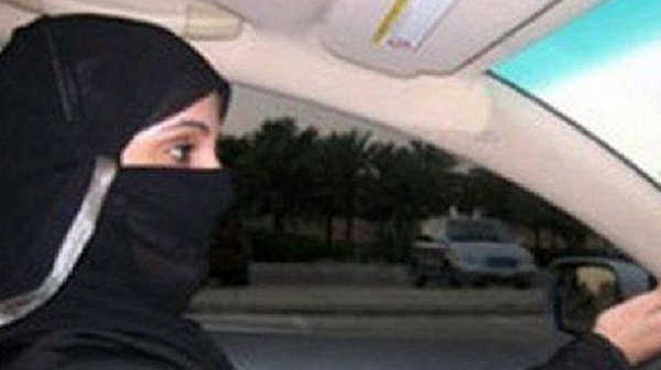 Първи шофьорски книжки за жени в Саудитска Арабия