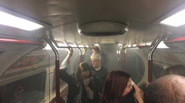 Пламна влак в лондонското метро
